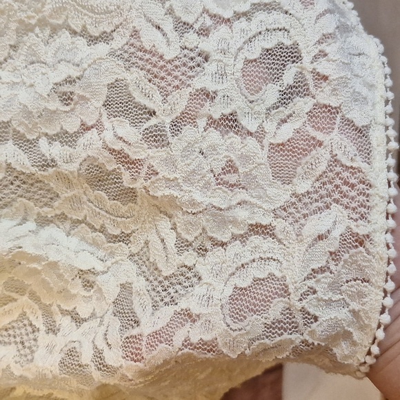 MAURICES SIZE LARGE LACE TOP - Picture 3 of 4